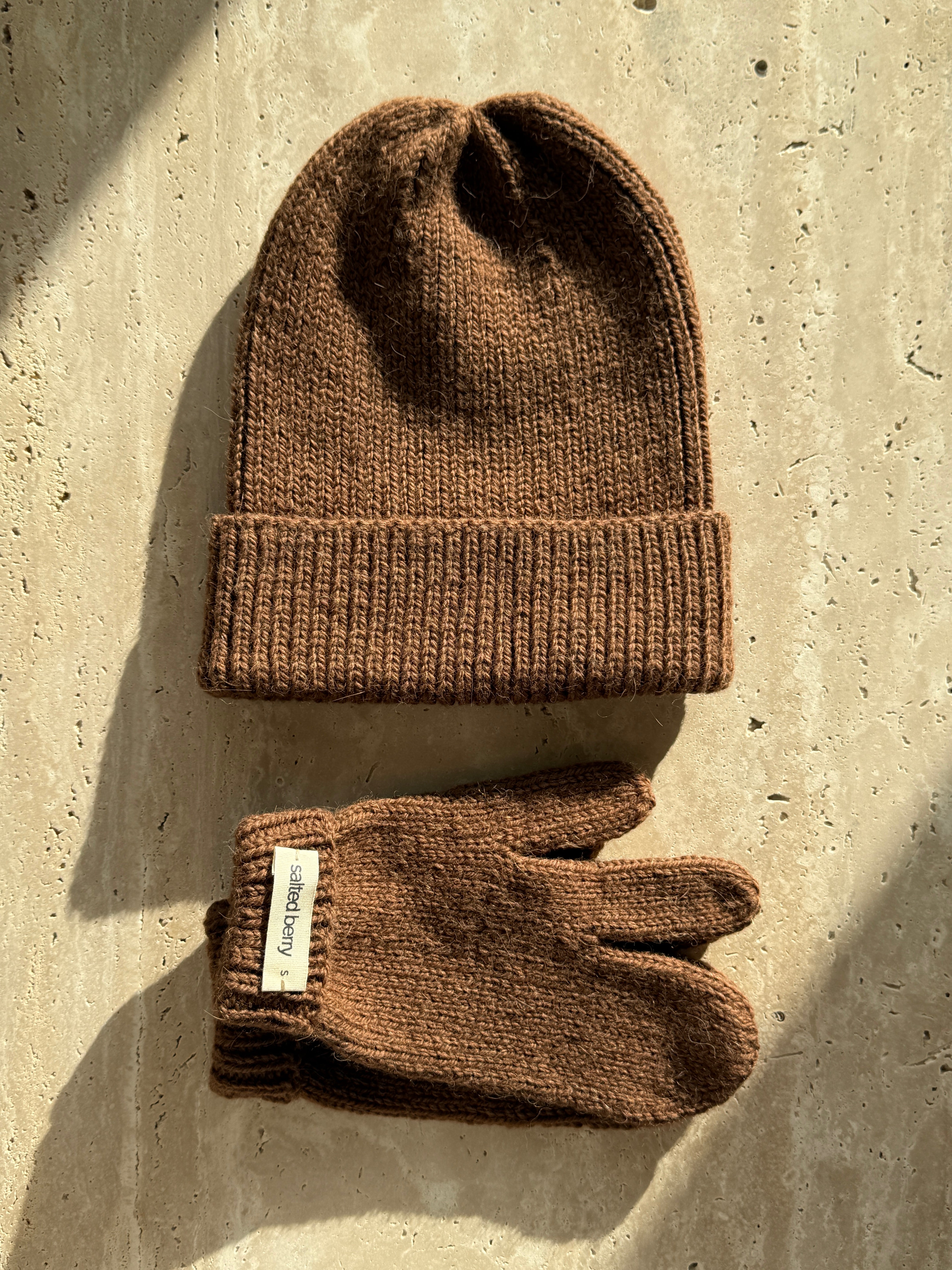 Шапка коричнева з натуральної вовни