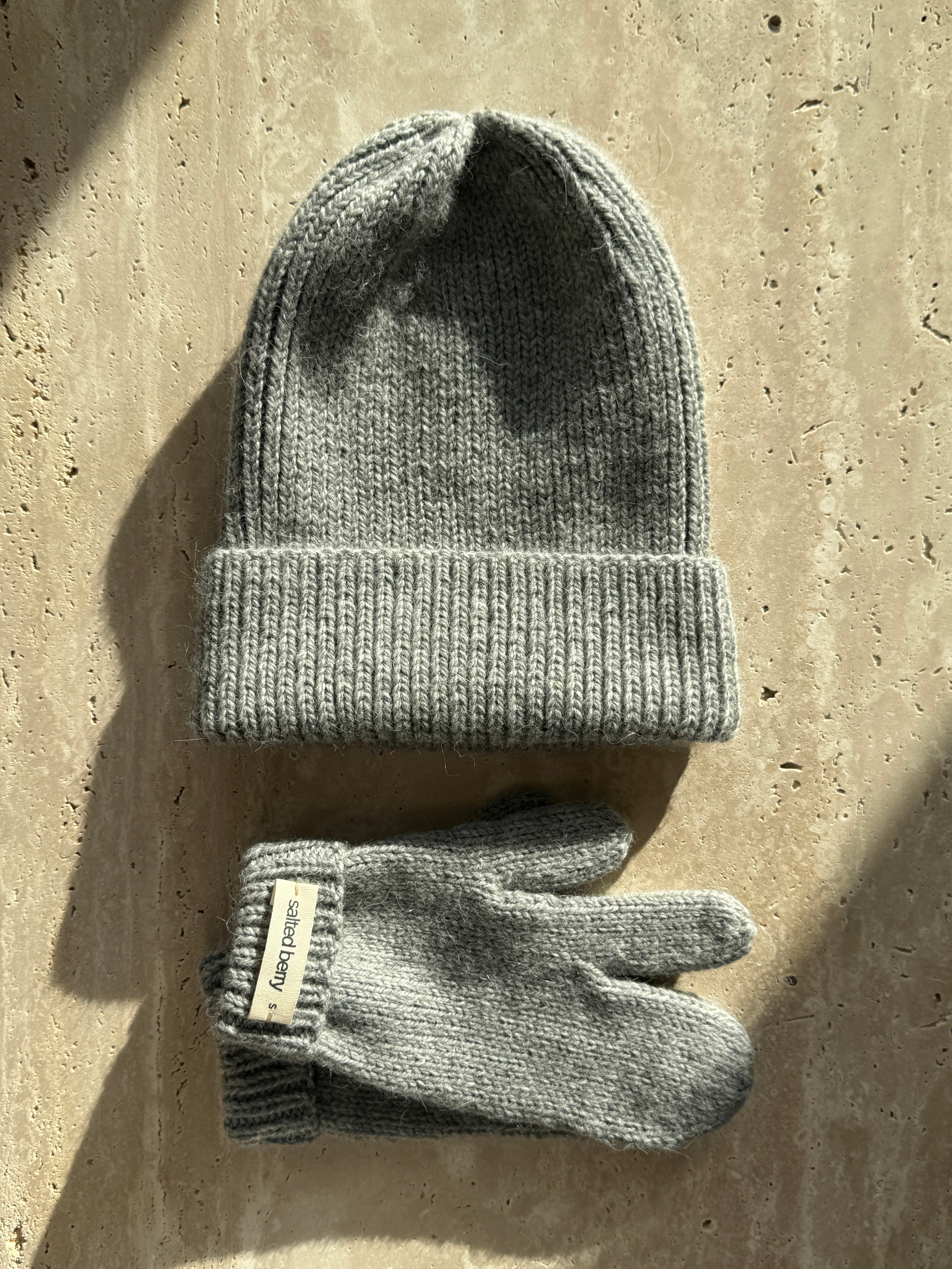 Шапка сіра з натуральної вовни